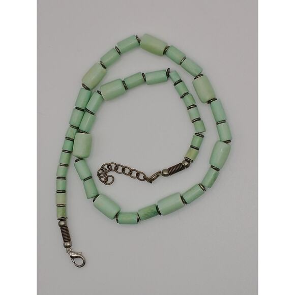 Vintage Light Green Bone and Silver Necklace 8 3/4" - Picture 5 of 12